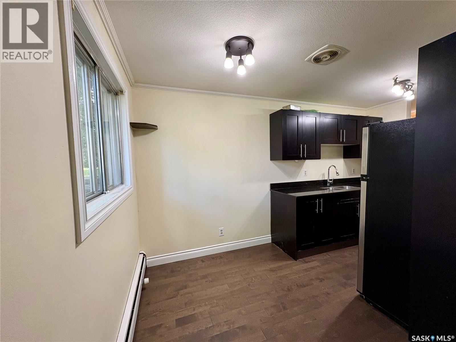 #102 920 9th STREET E - 10