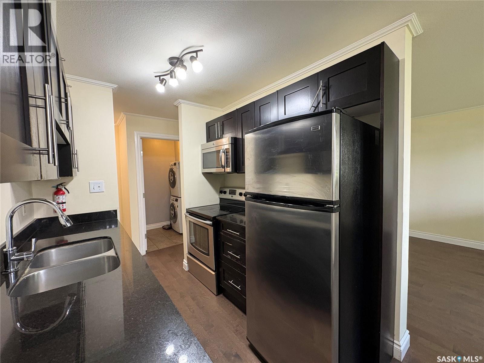 #102 920 9th STREET E - 11