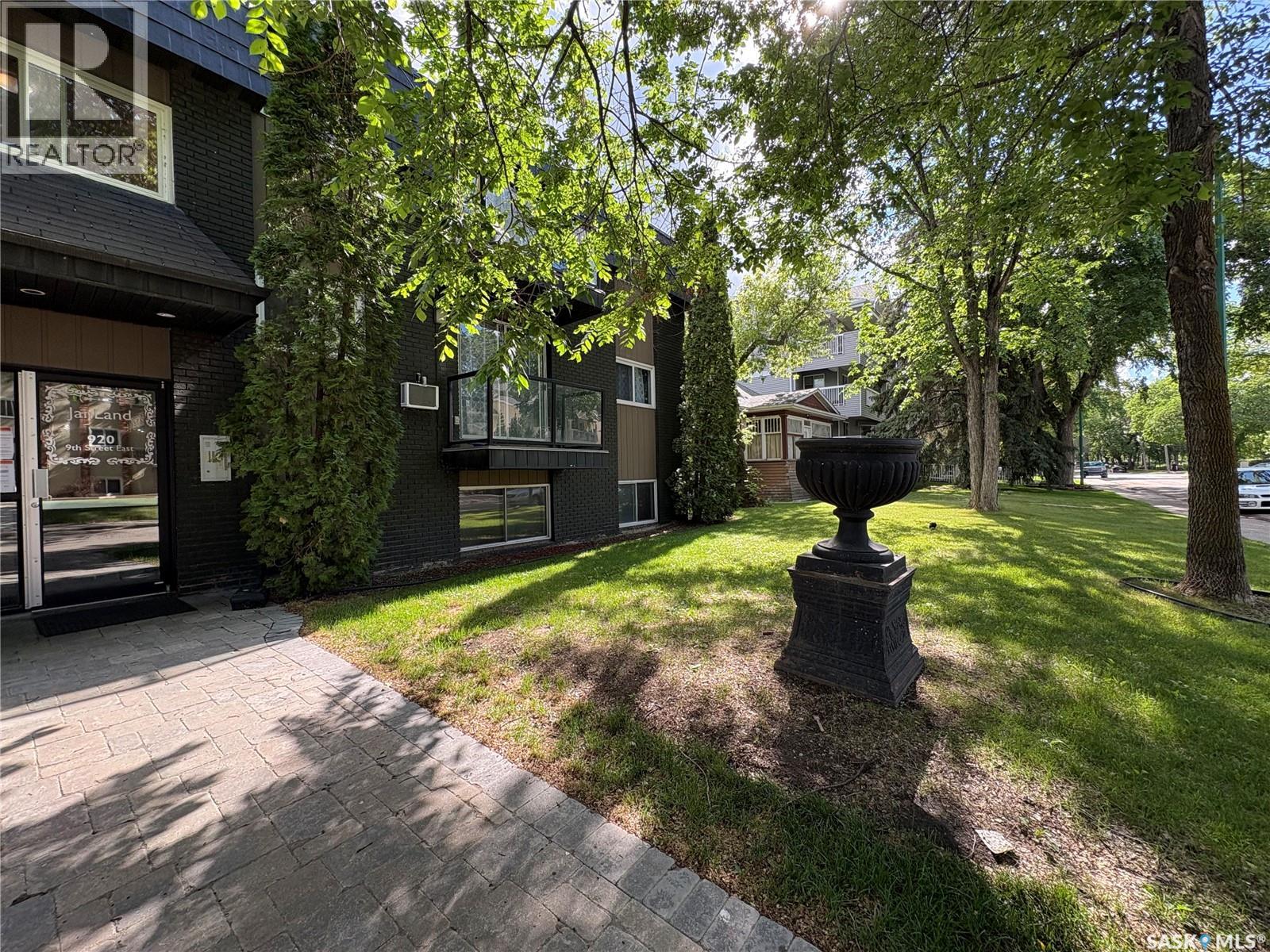 #102 920 9th STREET E - 2