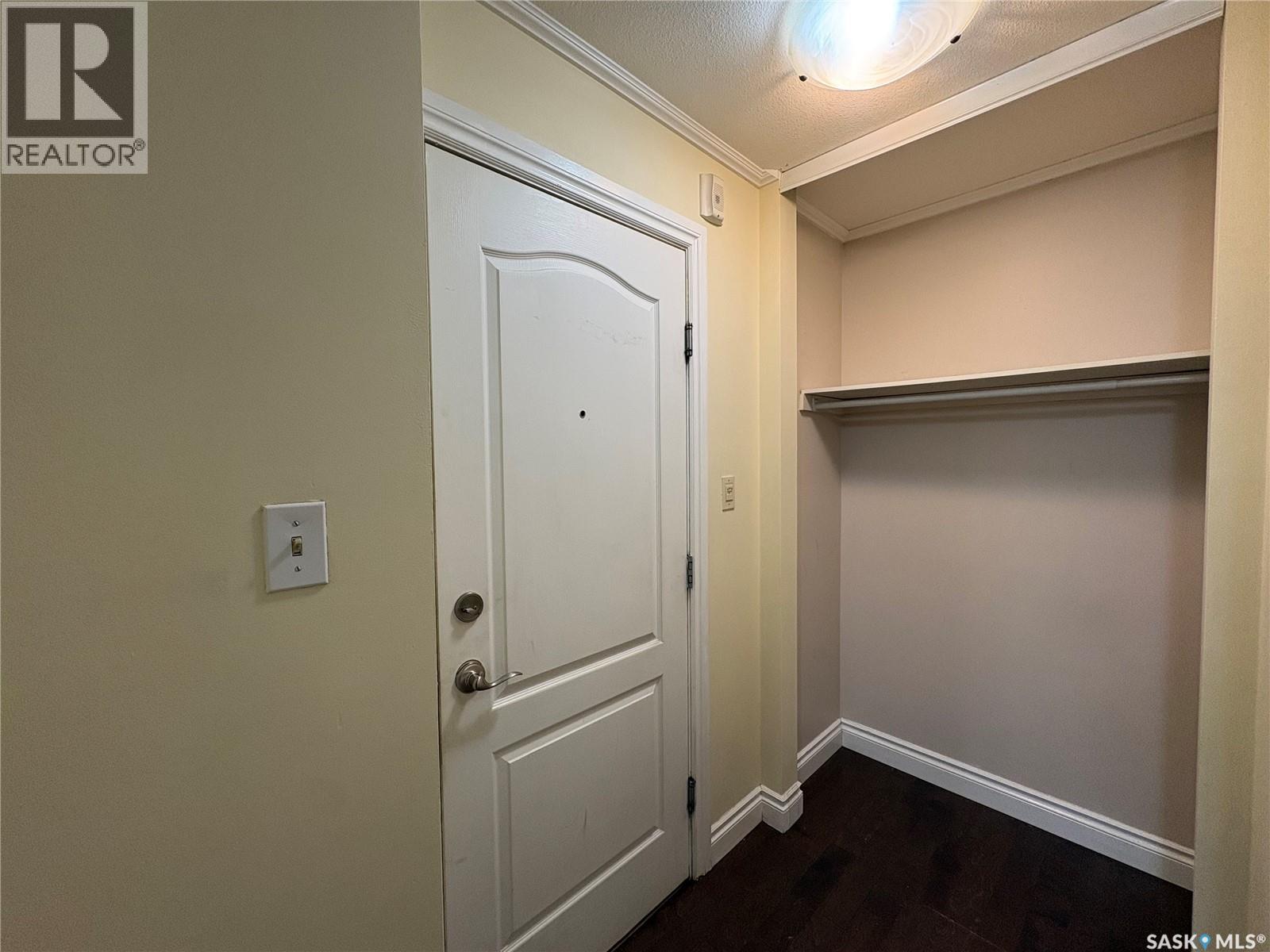 #102 920 9th STREET E - 3