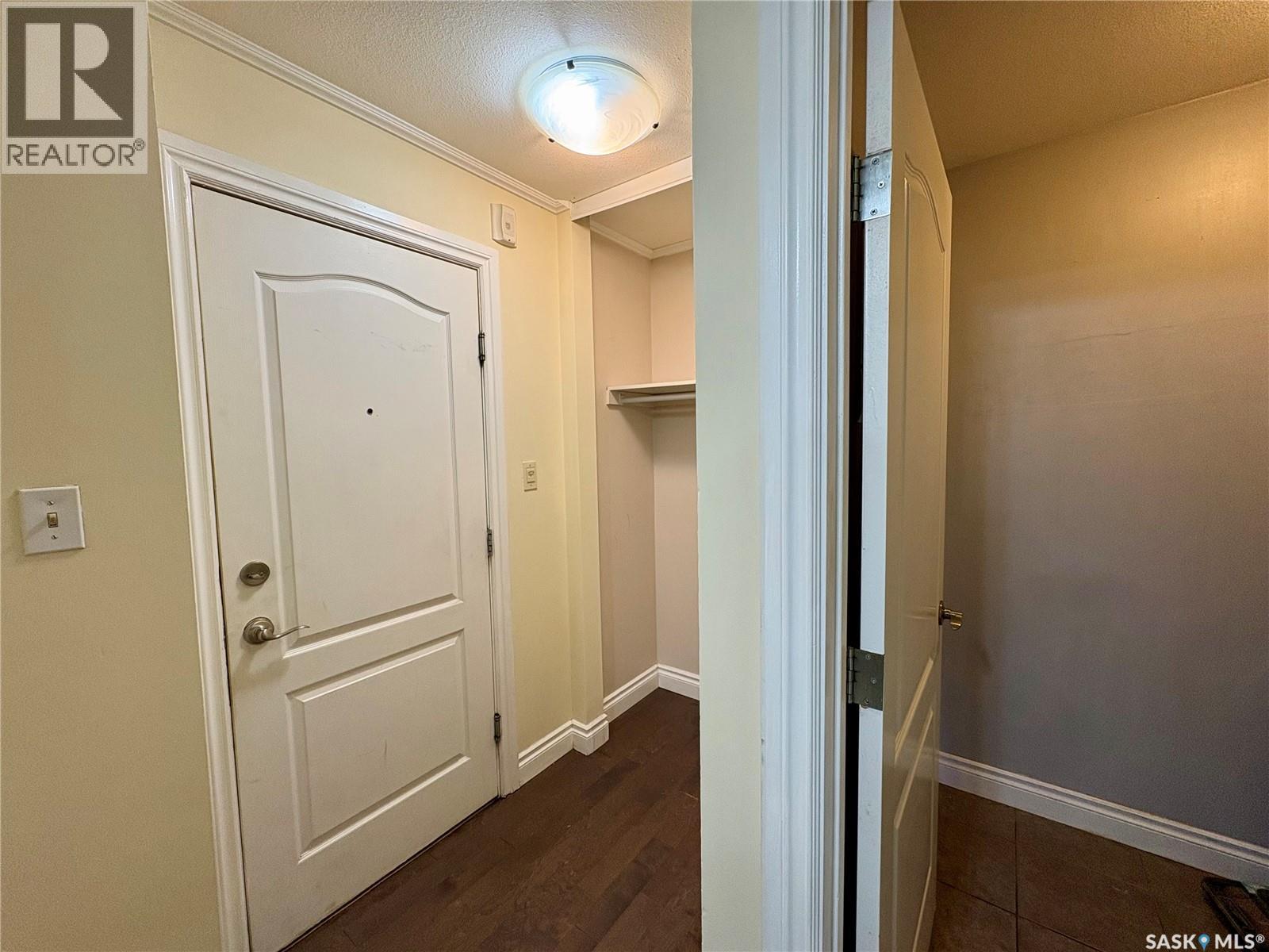 #102 920 9th STREET E - 4