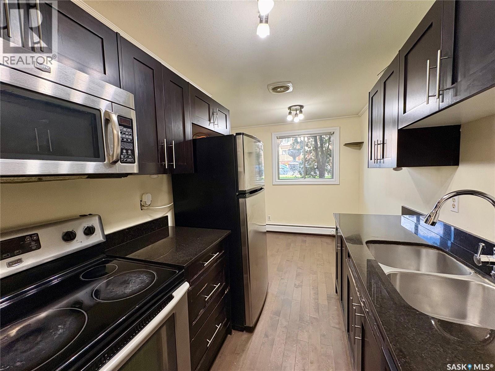 #102 920 9th STREET E - 7