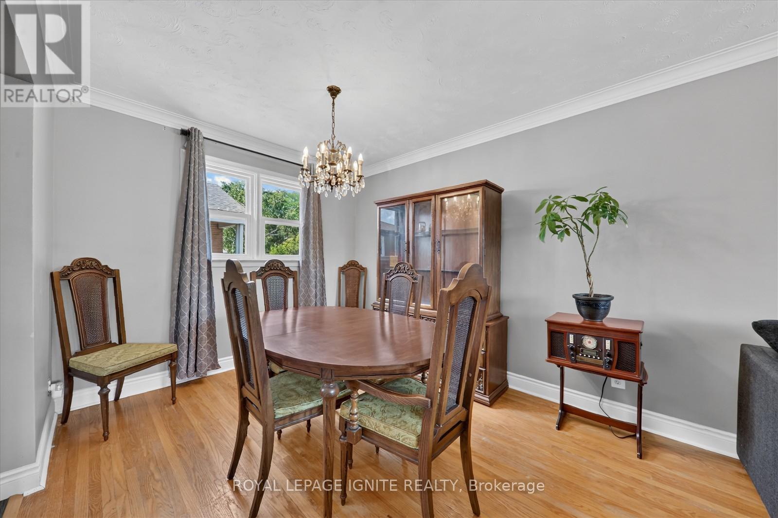 20 ALANBURY CRESCENT - 10