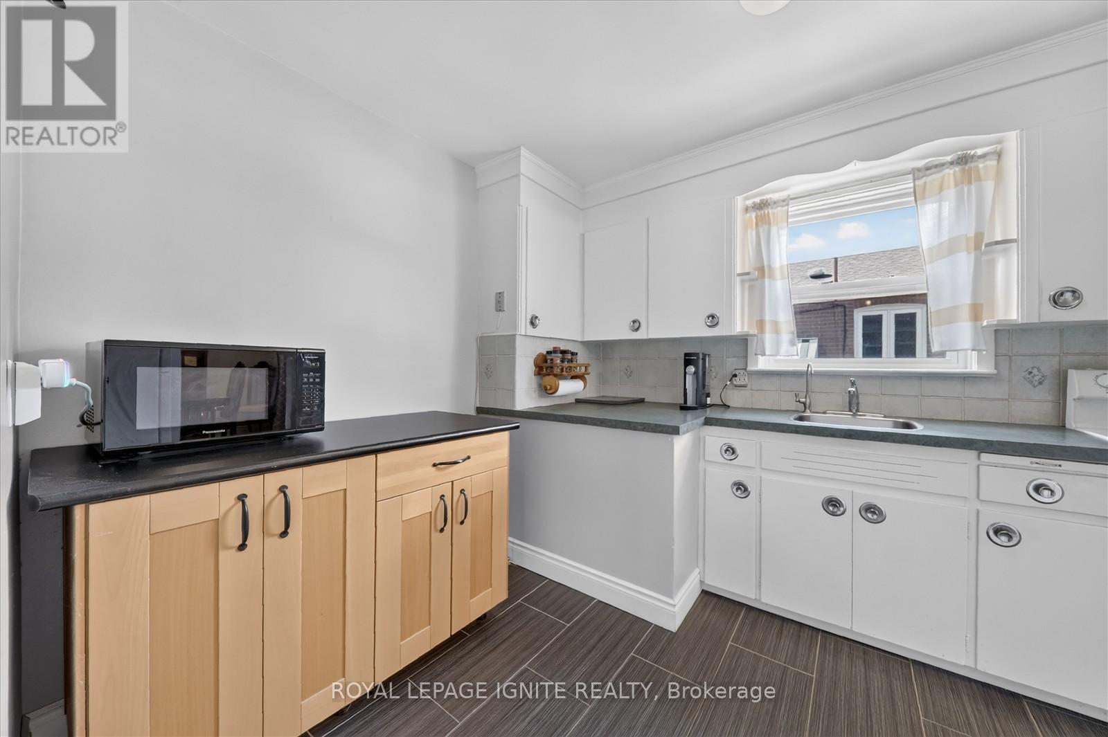20 ALANBURY CRESCENT - 12