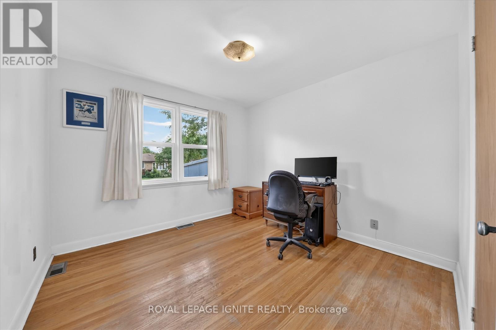 20 ALANBURY CRESCENT - 18