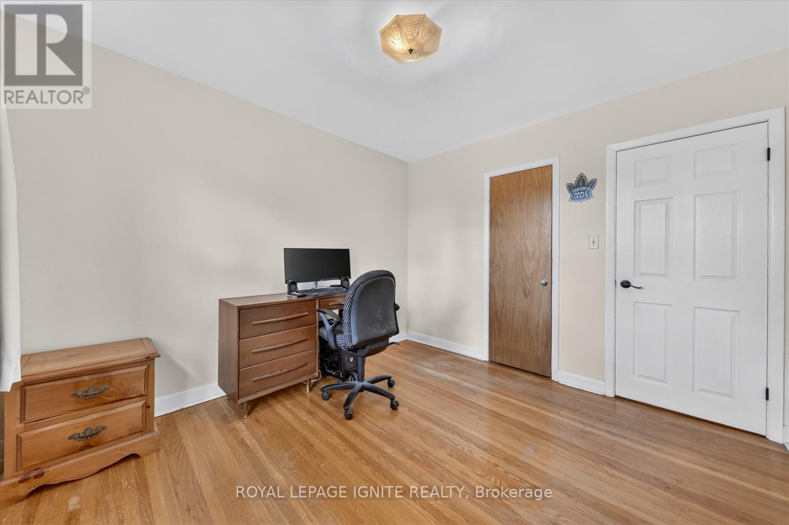 20 ALANBURY CRESCENT - 19