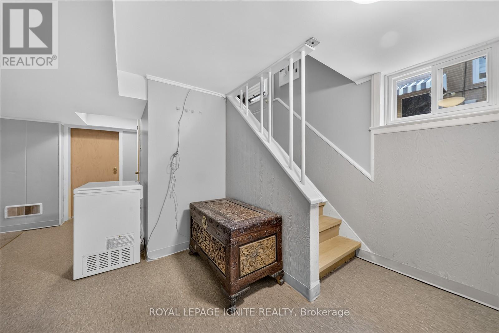 20 ALANBURY CRESCENT - 21