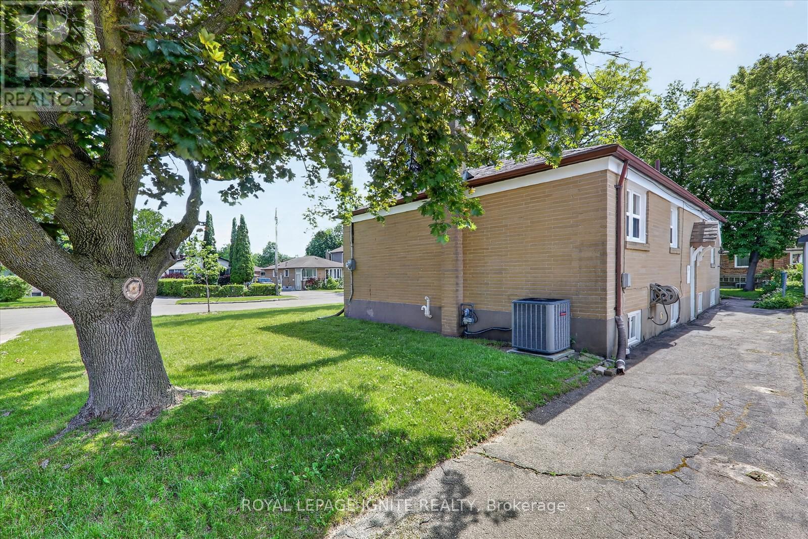 20 ALANBURY CRESCENT - 3