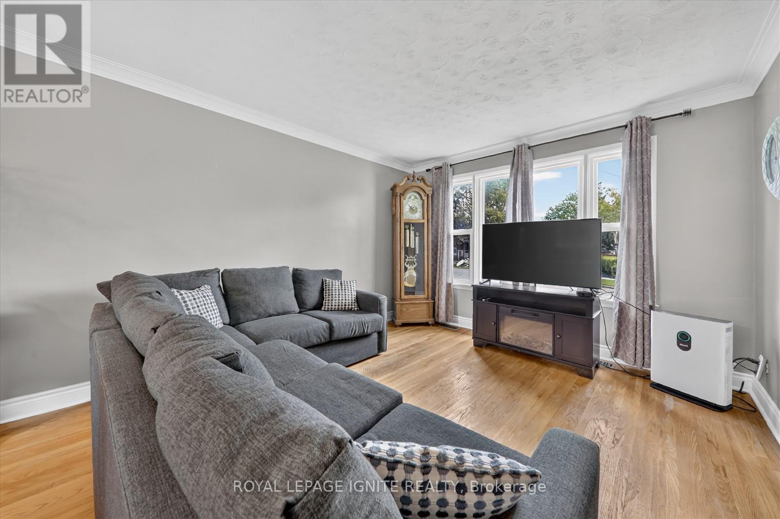 20 ALANBURY CRESCENT - 7