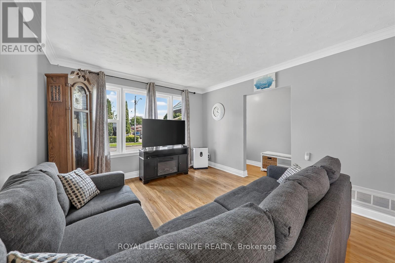 20 ALANBURY CRESCENT - 8
