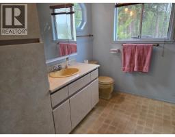 7547 Edall Bay Road, Bridge Lake, BC V0K1X1 Photo 16