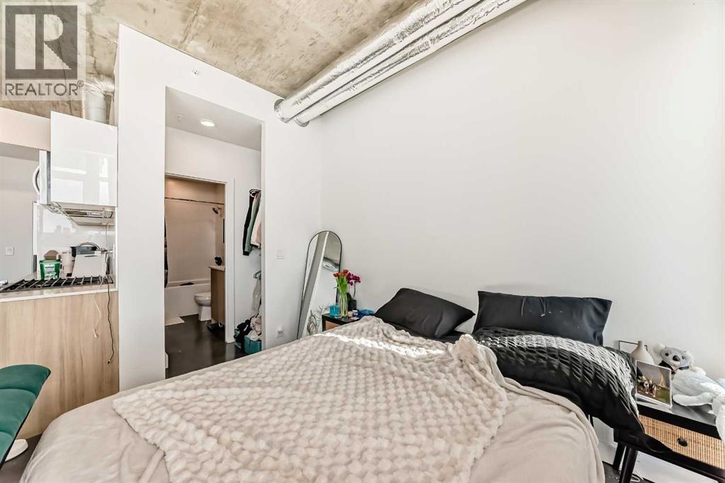 #906 1319 14 Avenue SW - 24