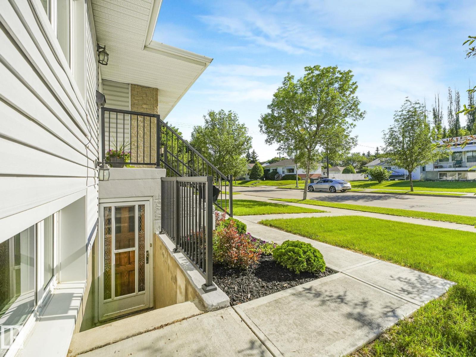 8604/8606 79 ST NW - photo 3
