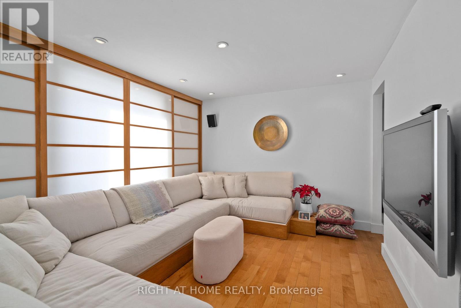 54 LONDON ROAD - 10