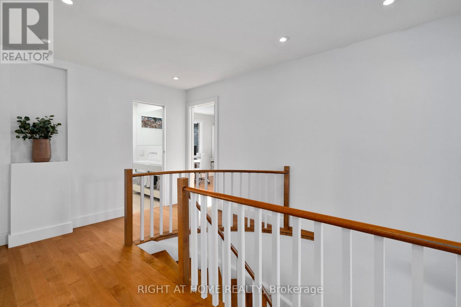 54 LONDON ROAD - 14