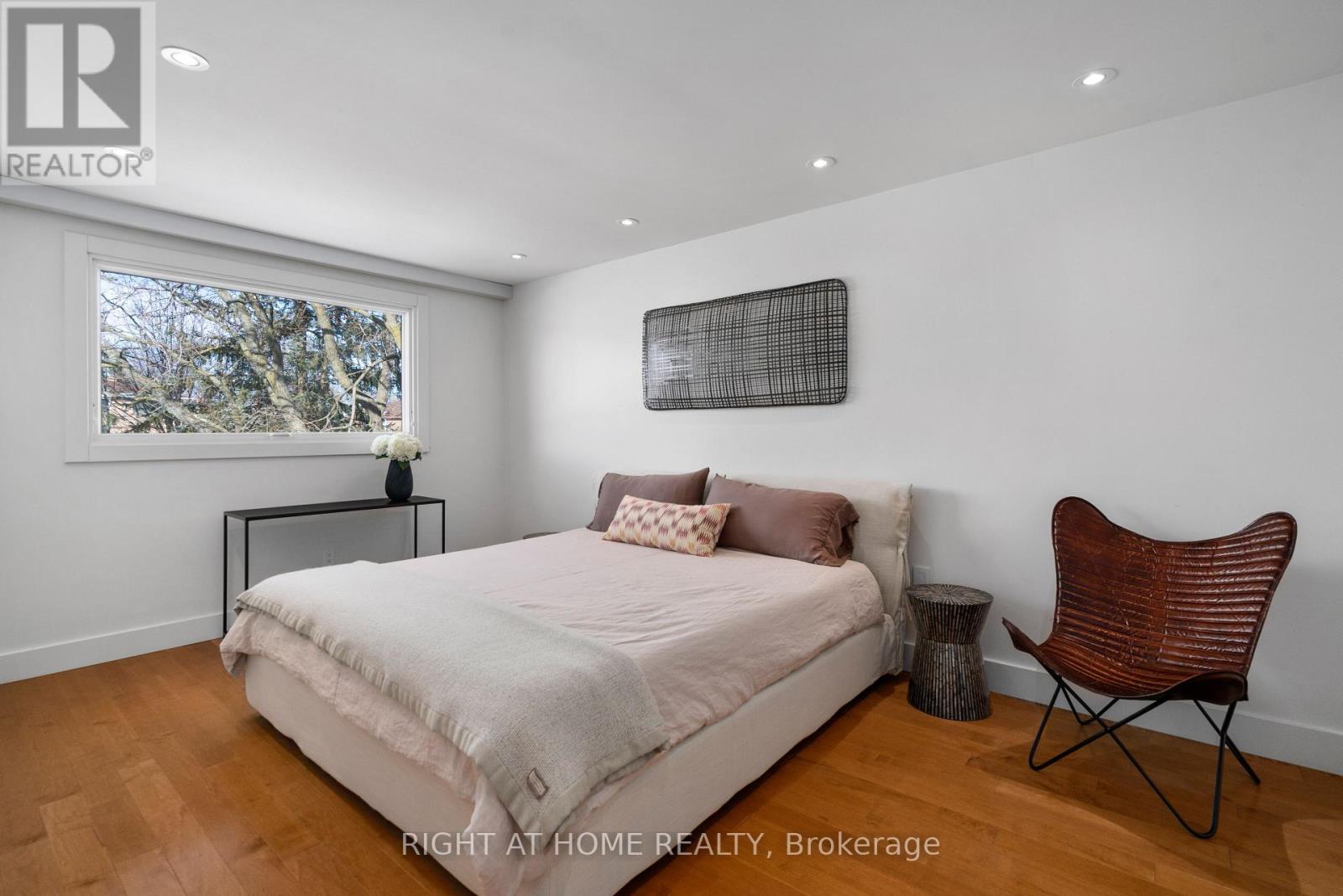 54 LONDON ROAD - 17