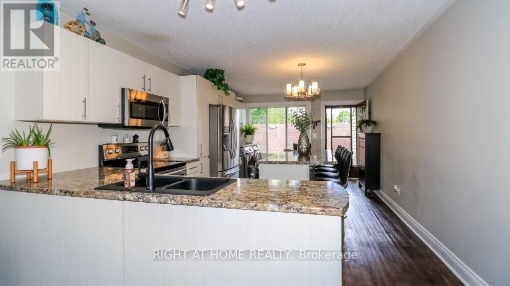 #201 43 OLIVE CRESCENT - 13