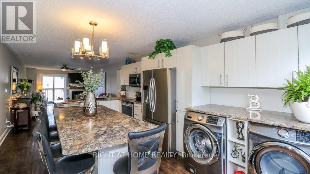 #201 43 OLIVE CRESCENT - 14