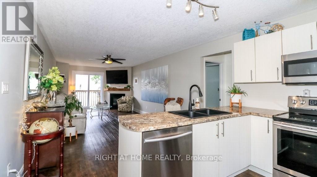 #201 43 OLIVE CRESCENT - 15