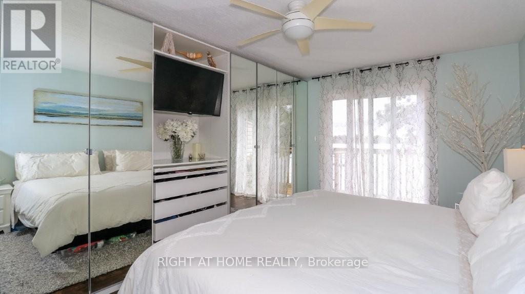 #201 43 OLIVE CRESCENT - 23