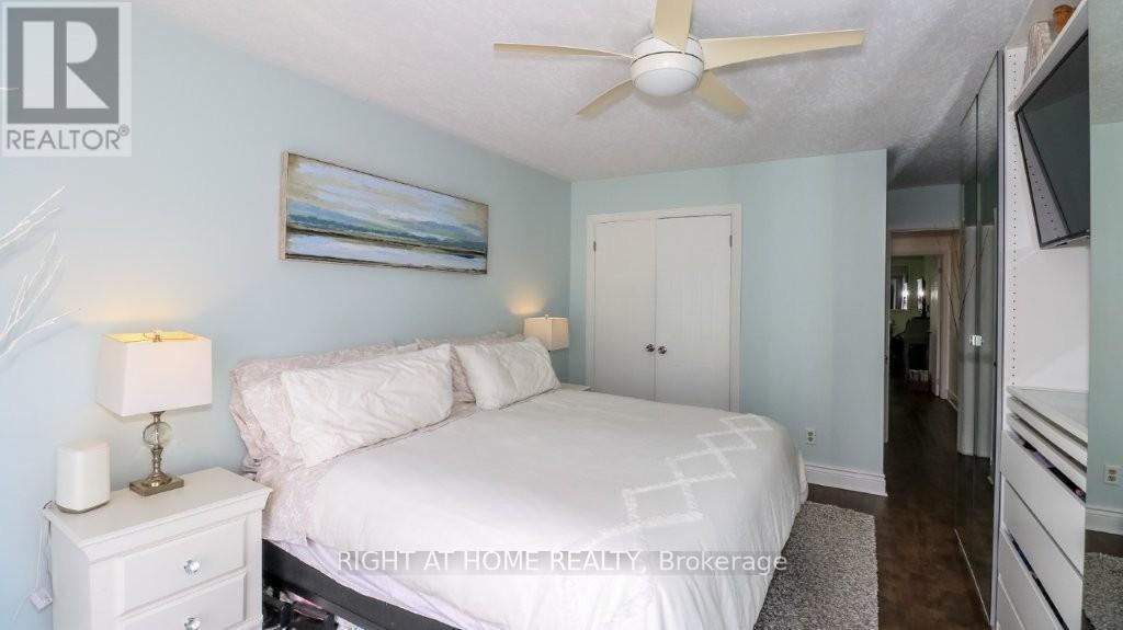 #201 43 OLIVE CRESCENT - 24