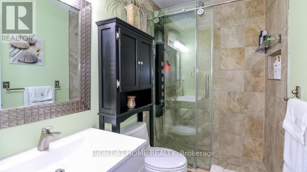 #201 43 OLIVE CRESCENT - 28