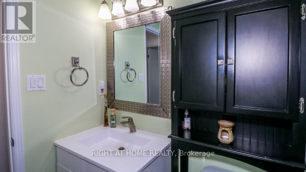 #201 43 OLIVE CRESCENT - 30