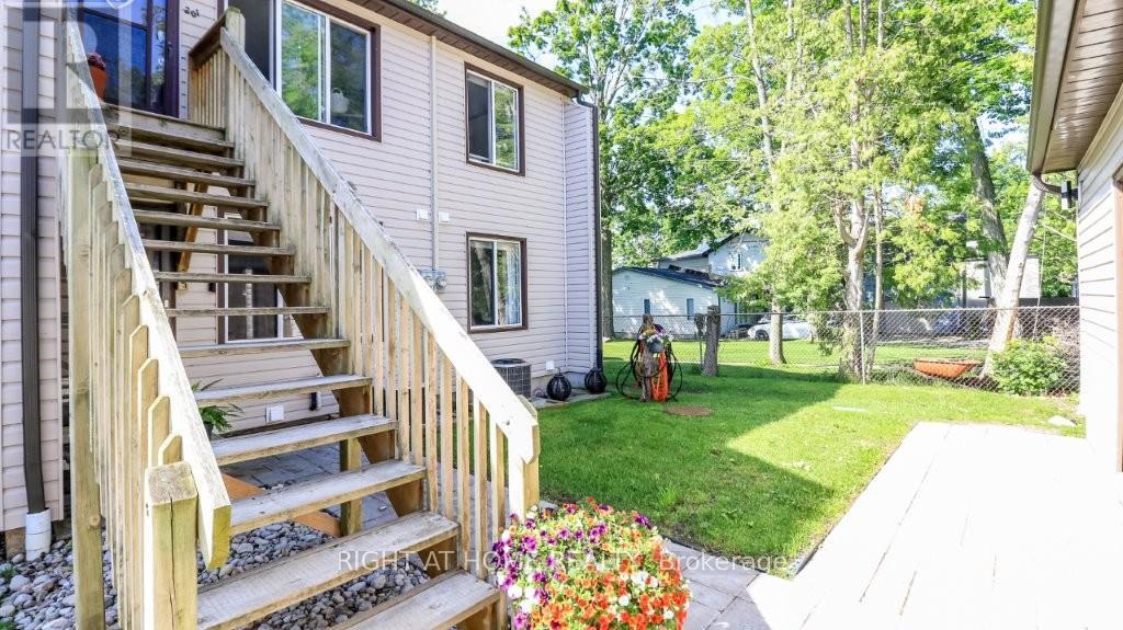 #201 43 OLIVE CRESCENT - 38