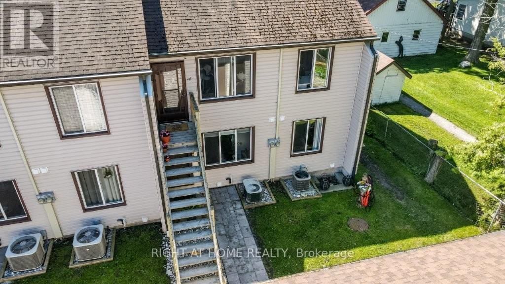 #201 43 OLIVE CRESCENT - 39