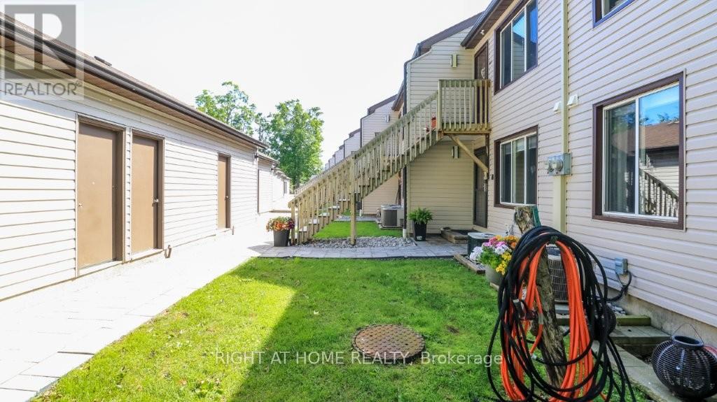 #201 43 OLIVE CRESCENT - 40