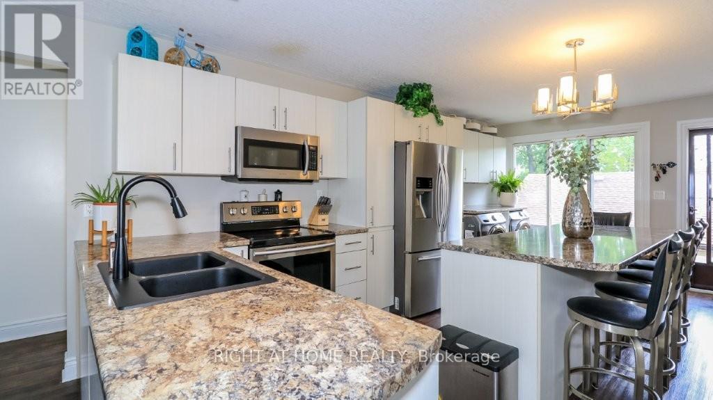 #201 43 OLIVE CRESCENT - 6