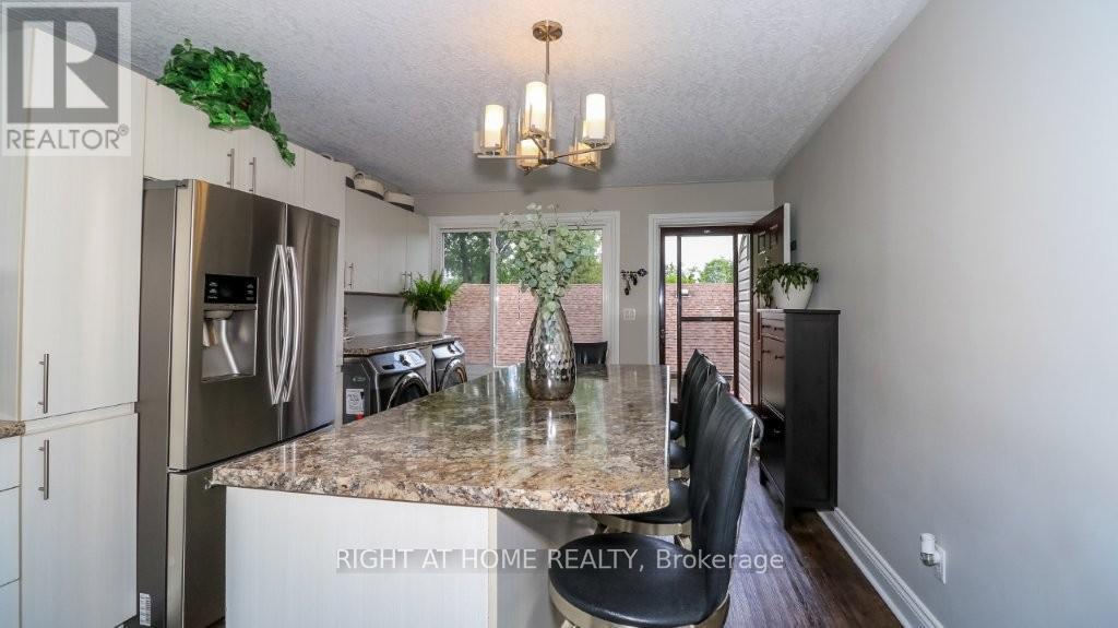 #201 43 OLIVE CRESCENT - 7