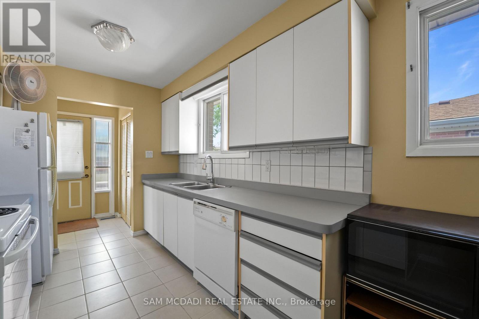 2644 ALTADENA COURT - 12