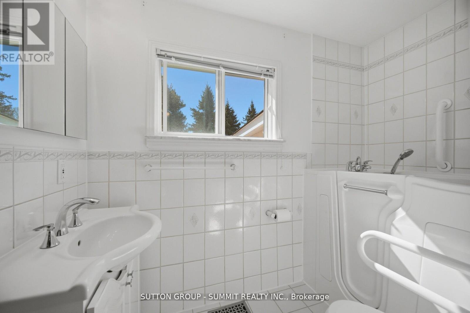 3 DONATA DRIVE - 19