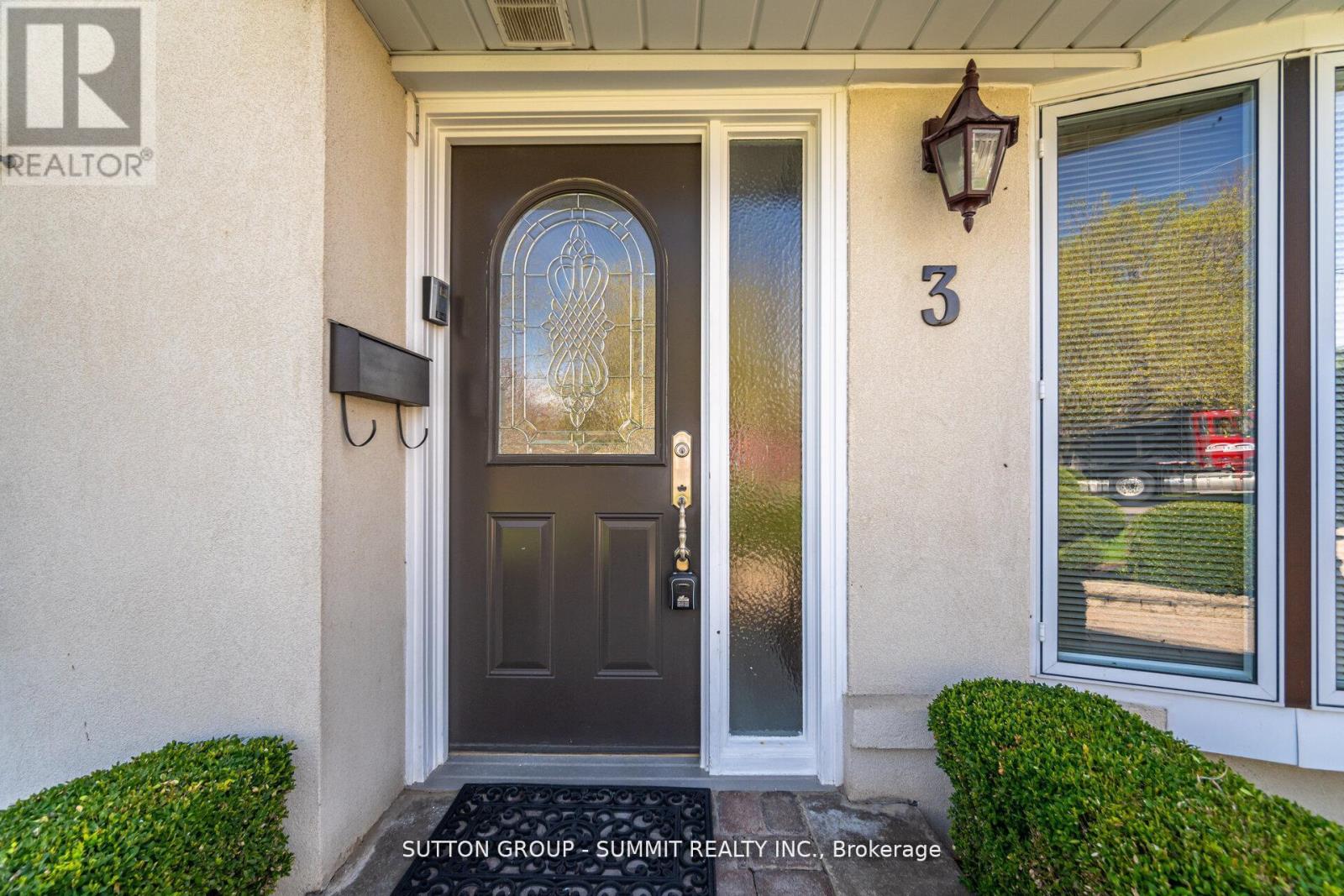 3 DONATA DRIVE - 9