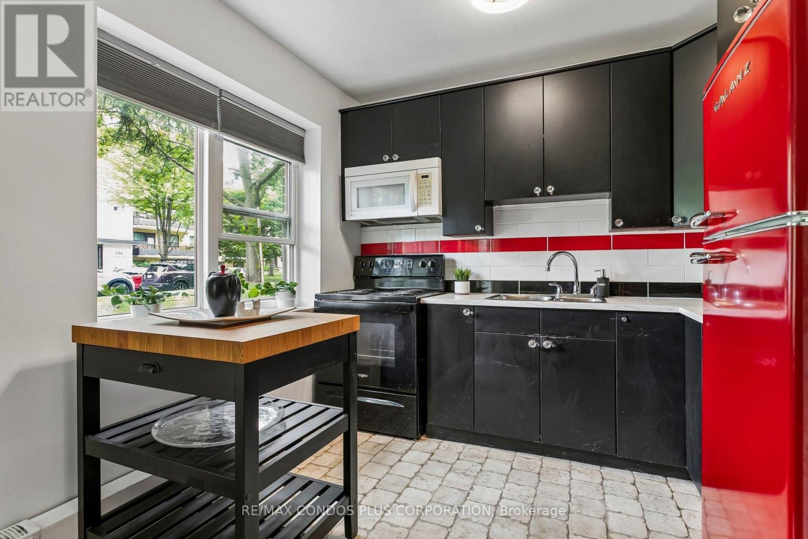 #101 185 STEPHEN DRIVE - 14