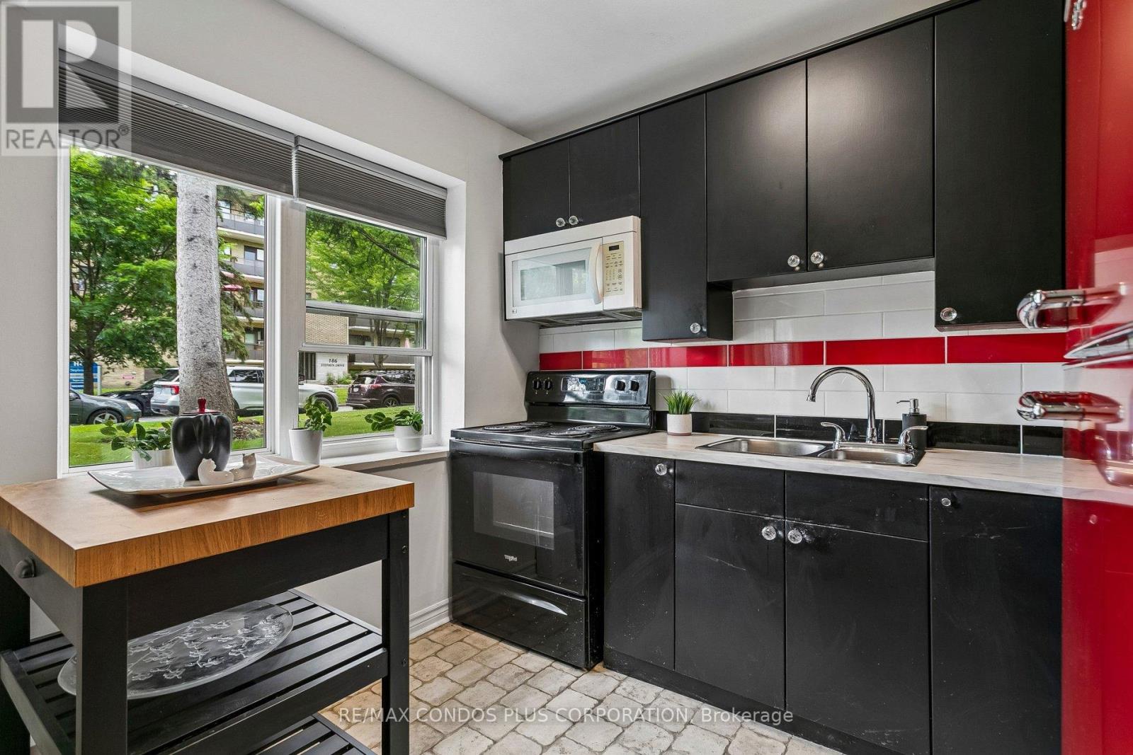 #101 185 STEPHEN DRIVE - 16