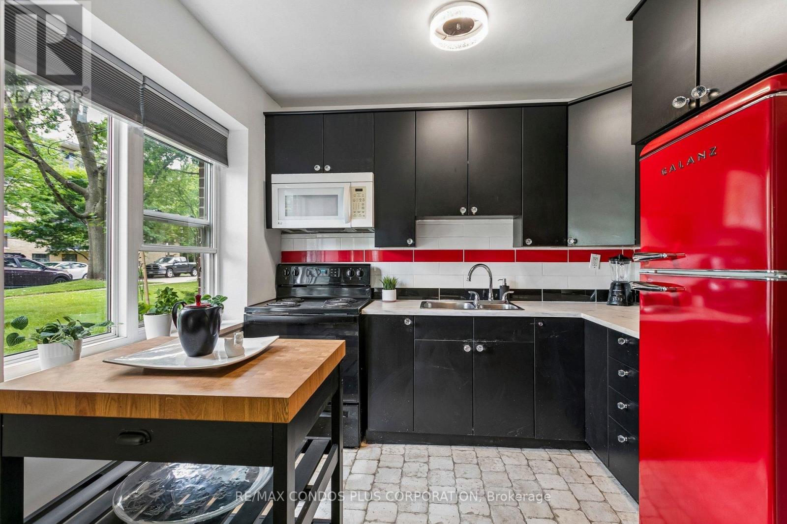 #101 185 STEPHEN DRIVE - 17