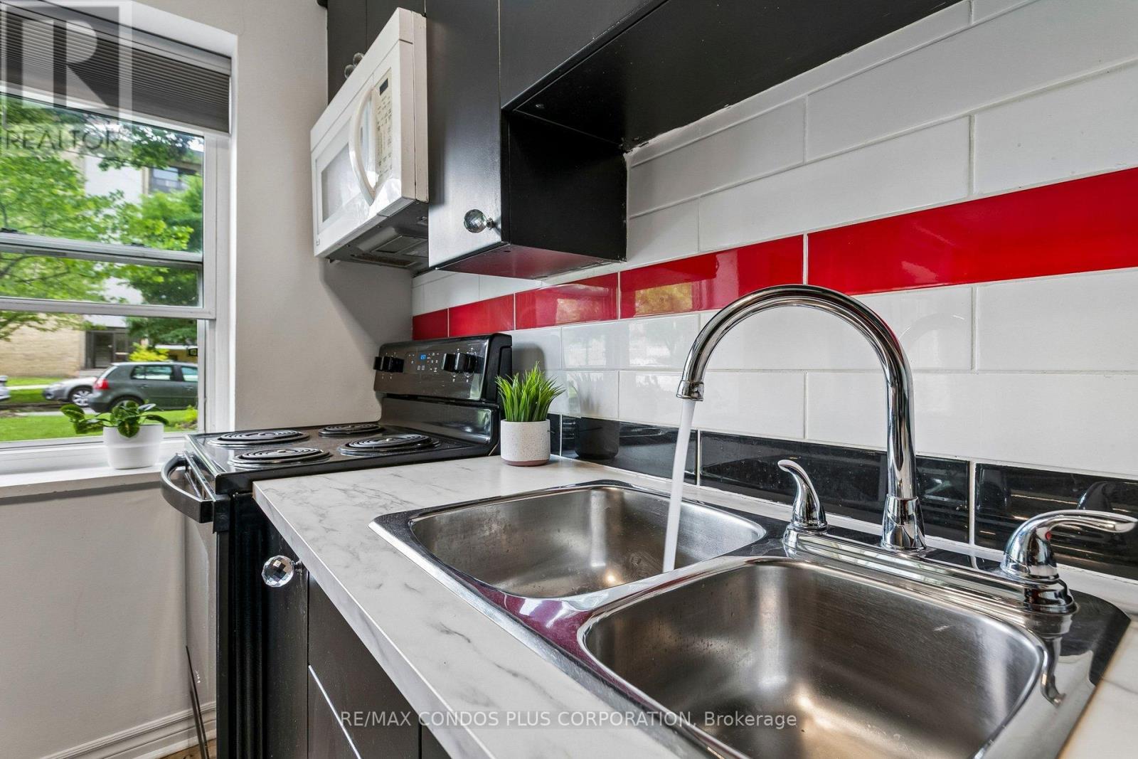 #101 185 STEPHEN DRIVE - 18
