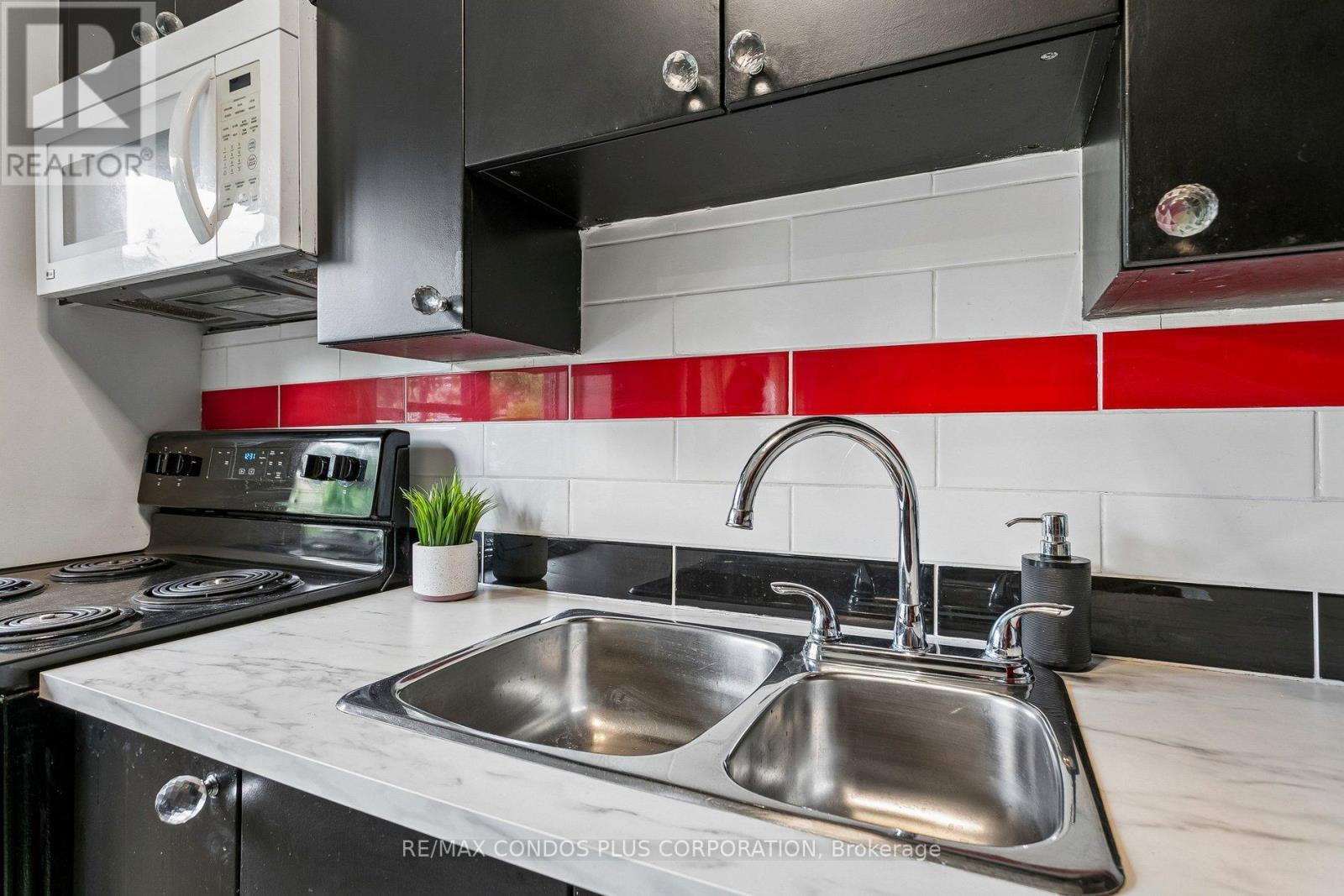 #101 185 STEPHEN DRIVE - 19