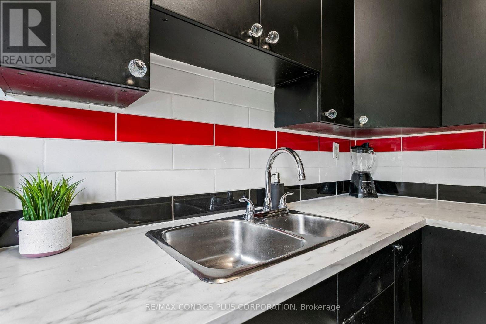 #101 185 STEPHEN DRIVE - 20
