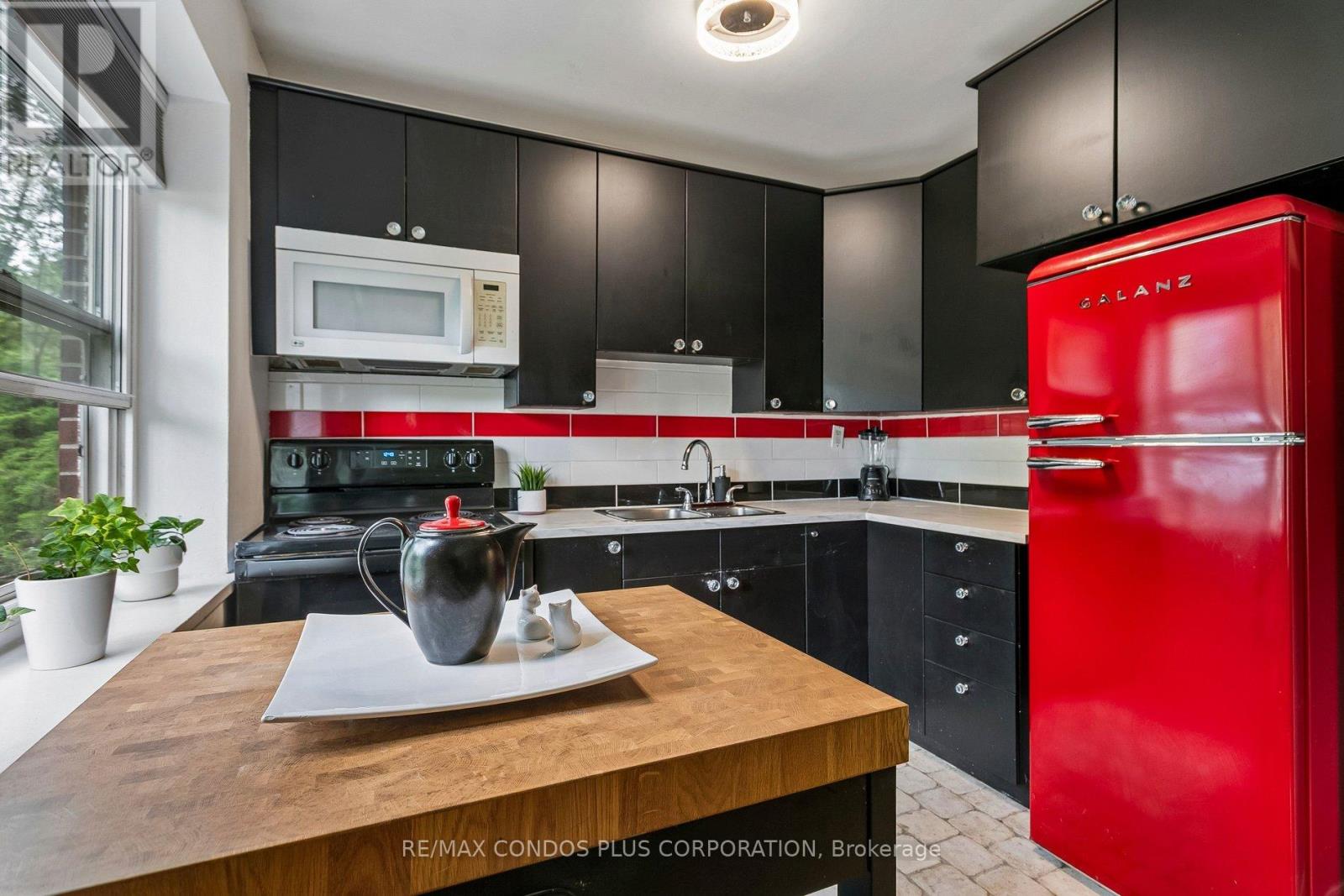 #101 185 STEPHEN DRIVE - 21
