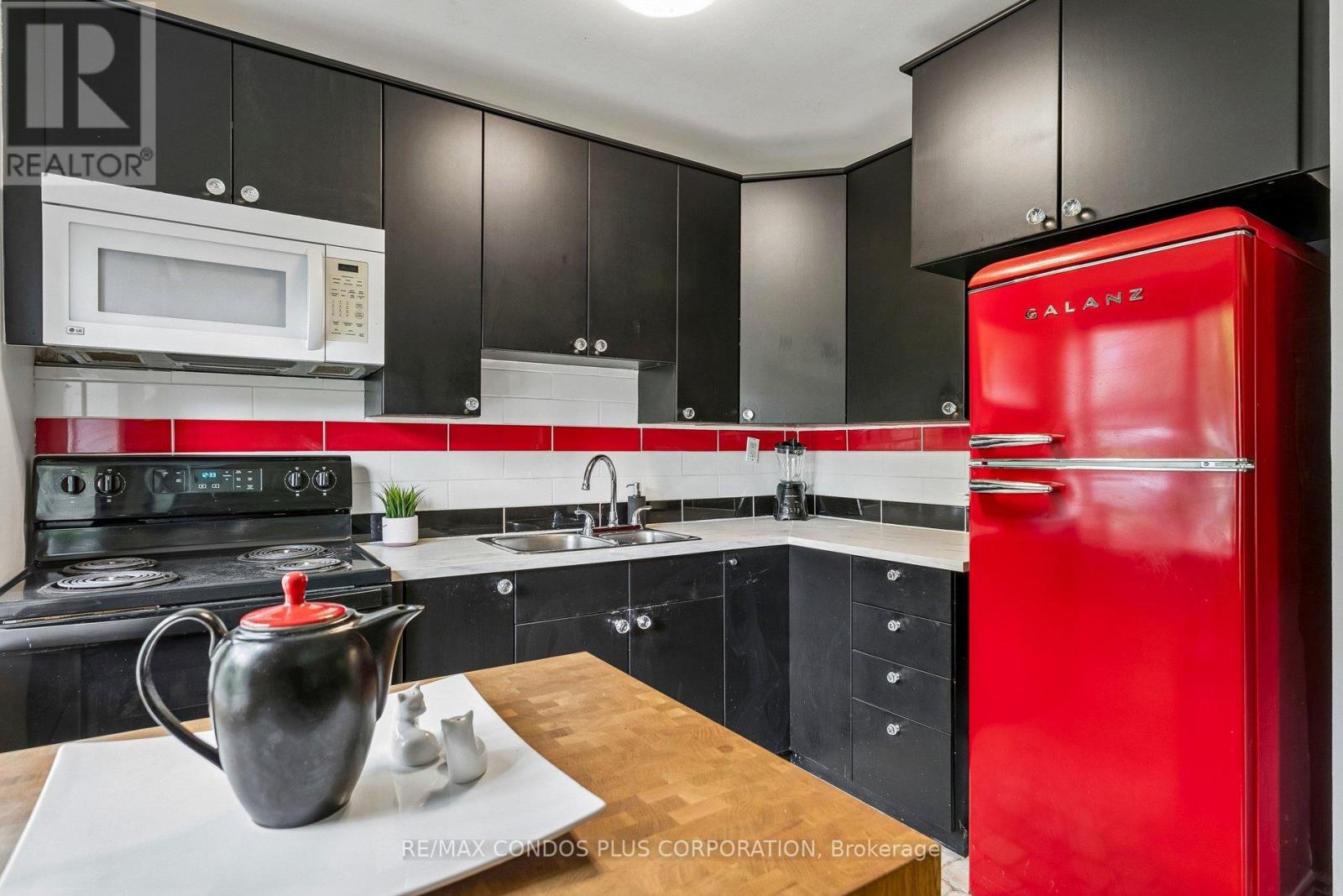 #101 185 STEPHEN DRIVE - 22
