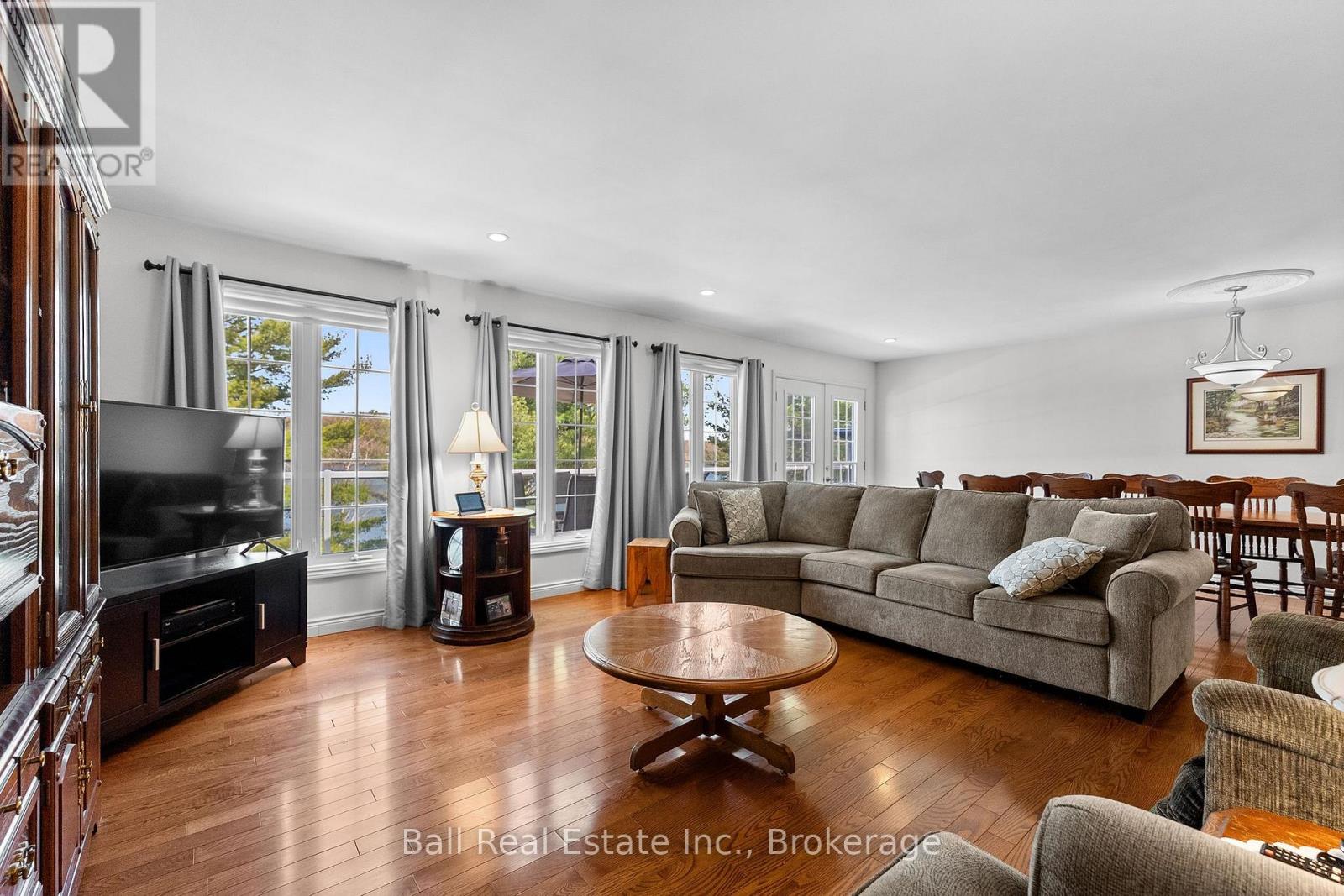 214A CENTRE ROAD - 16