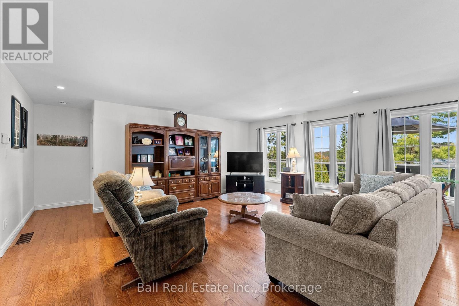 214A CENTRE ROAD - 18