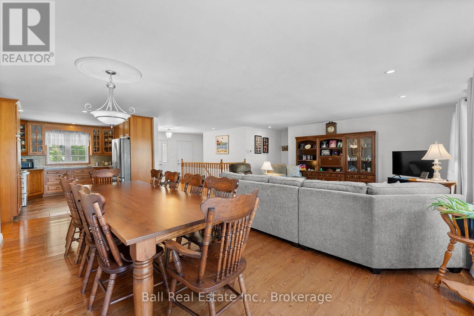 214A CENTRE ROAD - 21