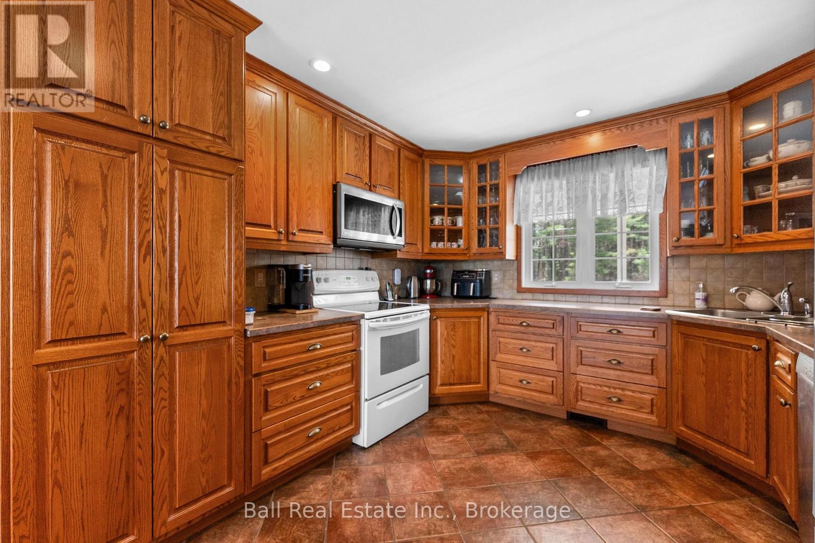 214A CENTRE ROAD - 23