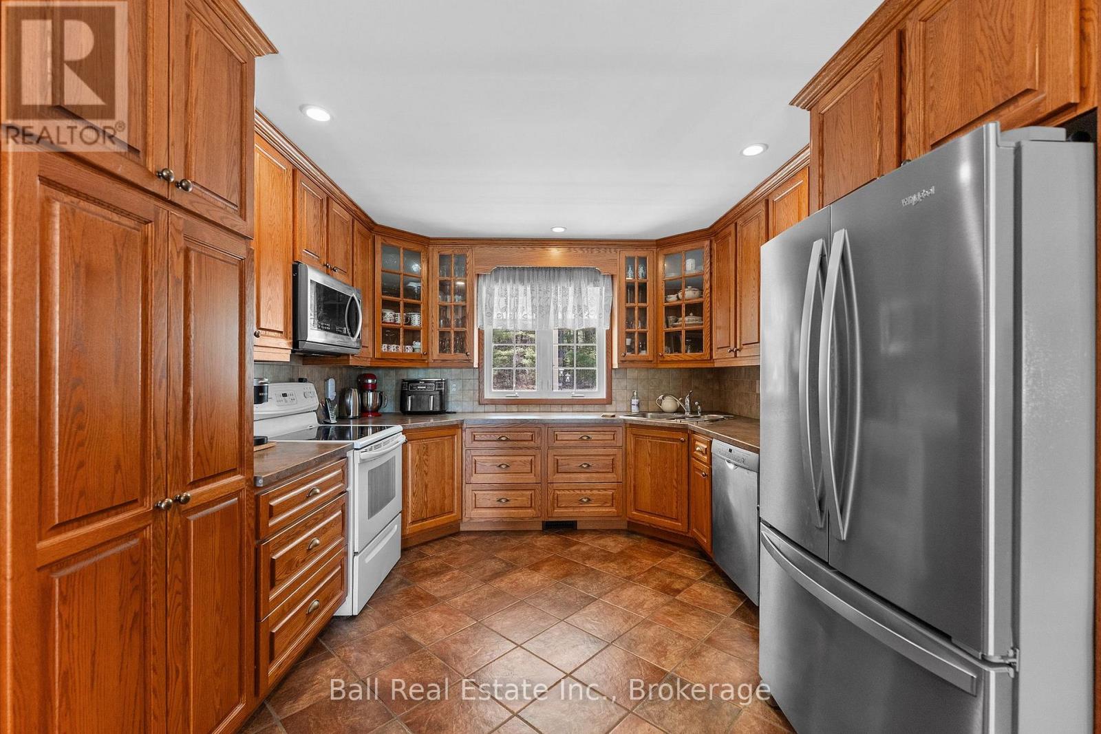 214A CENTRE ROAD - 24