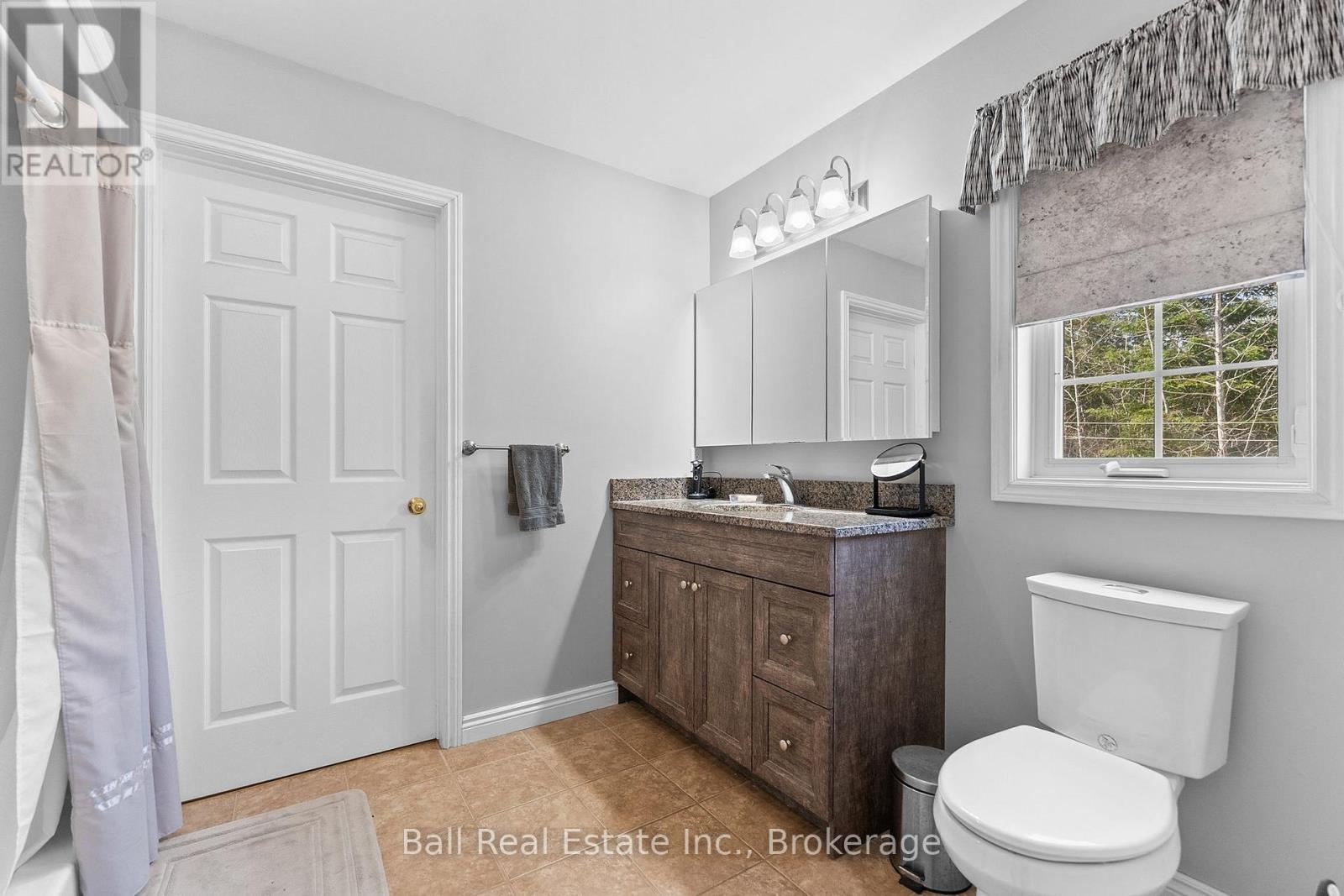 214A CENTRE ROAD - 32