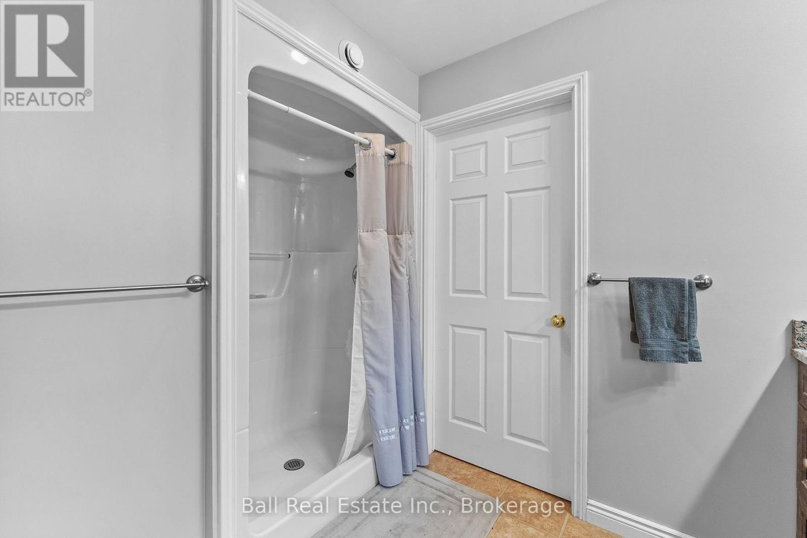 214A CENTRE ROAD - 33
